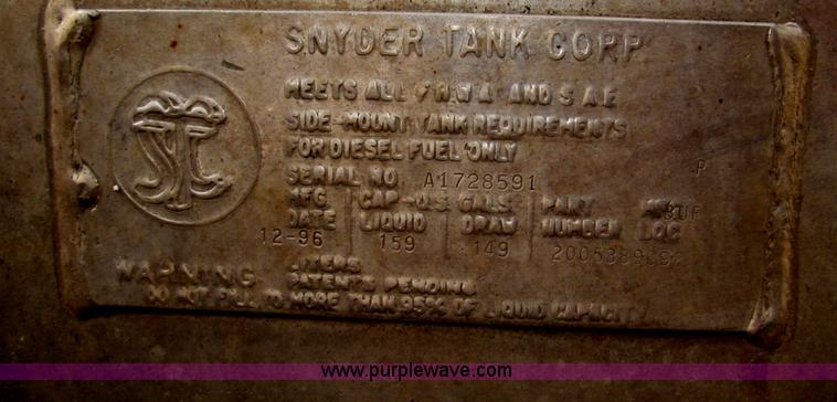 image for item B5486 1997 International 9400 Eagle semi truck