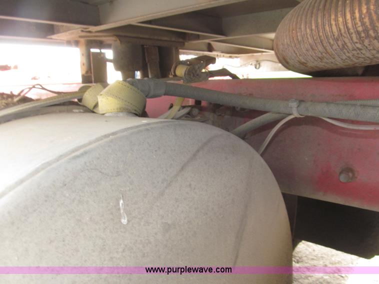 image for item B5486 1997 International 9400 Eagle semi truck