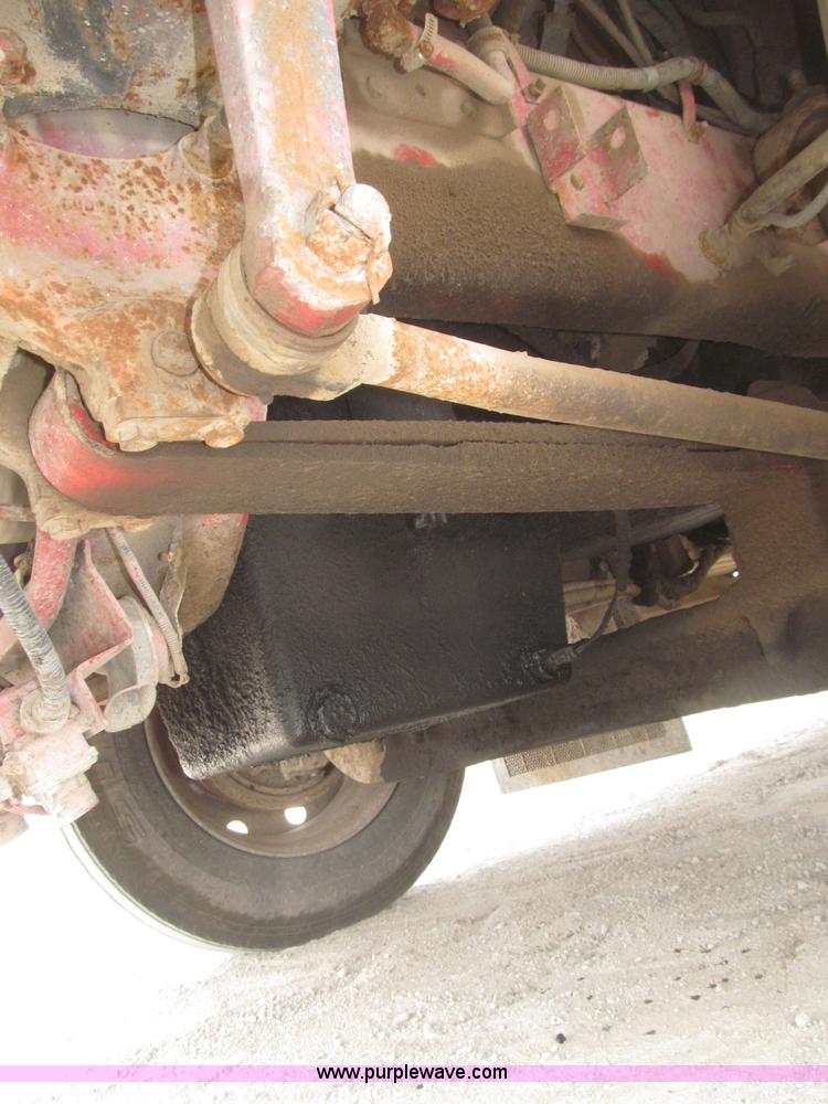 image for item B5486 1997 International 9400 Eagle semi truck