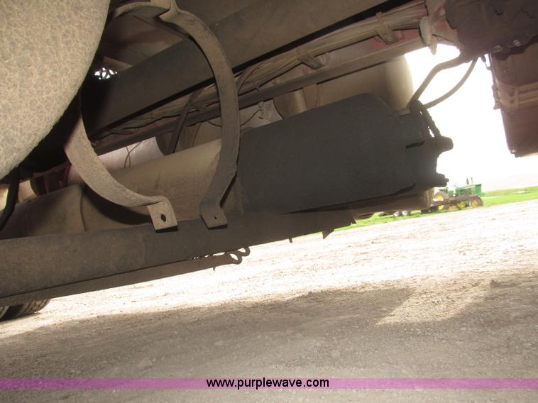 image for item B5486 1997 International 9400 Eagle semi truck