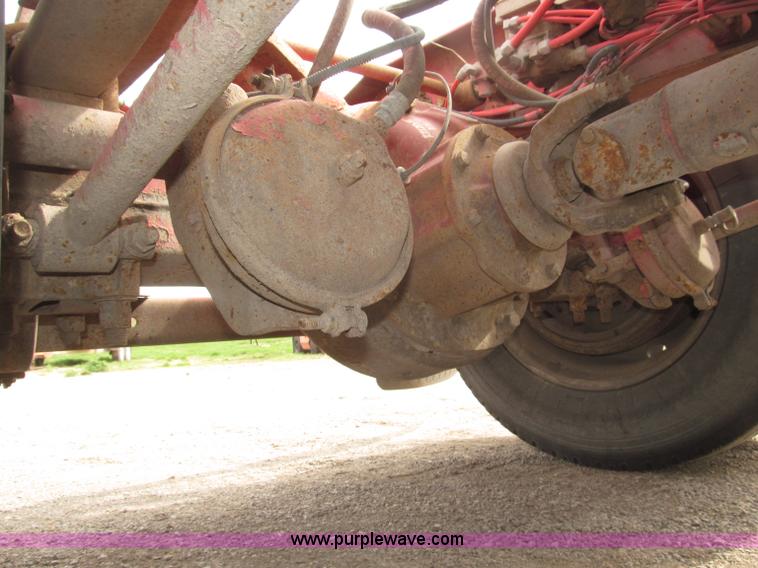 image for item B5486 1997 International 9400 Eagle semi truck