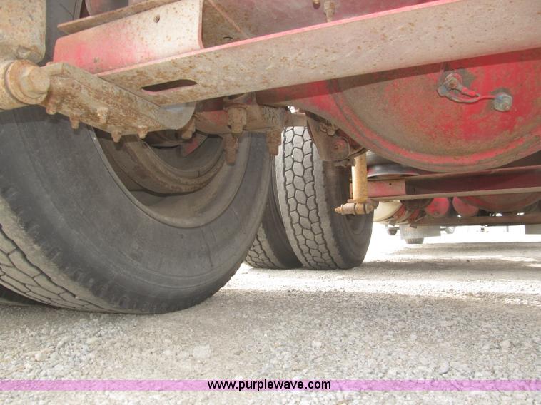 image for item B5486 1997 International 9400 Eagle semi truck