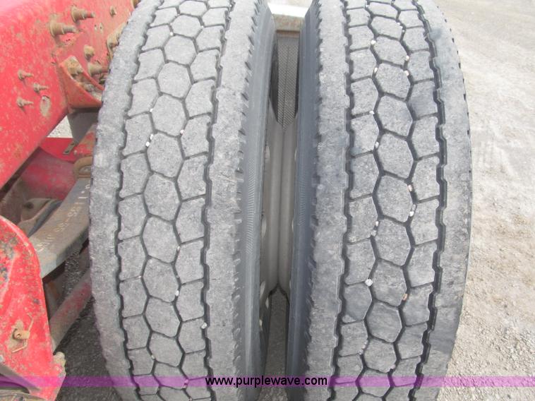 image for item B5486 1997 International 9400 Eagle semi truck