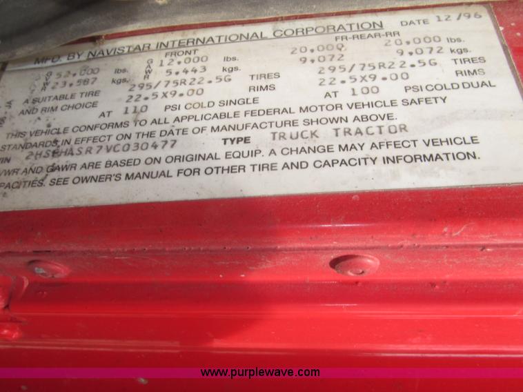 image for item B5486 1997 International 9400 Eagle semi truck