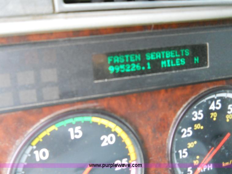 image for item C1129 2004 Freightliner ST120 semi truck