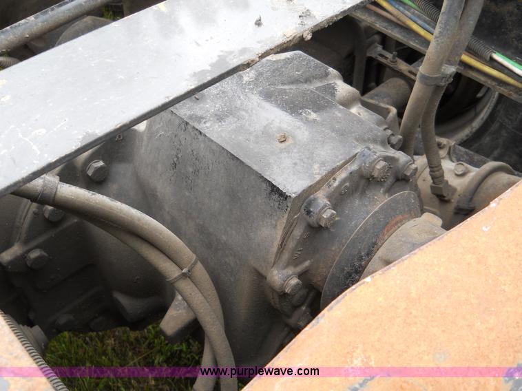 image for item C1129 2004 Freightliner ST120 semi truck