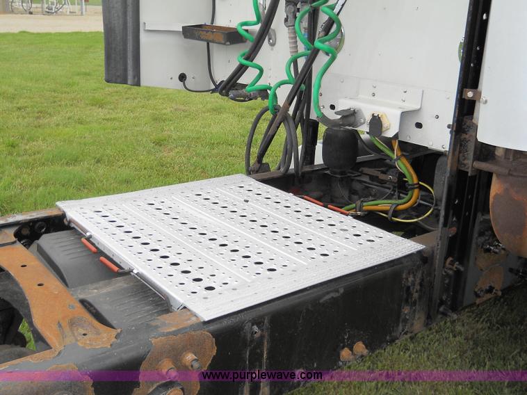 image for item C1129 2004 Freightliner ST120 semi truck