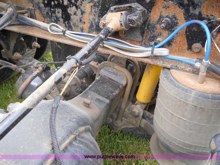 image for item C1129 2004 Freightliner ST120 semi truck