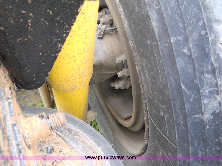 image for item C1129 2004 Freightliner ST120 semi truck