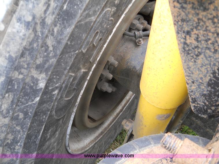 image for item C1129 2004 Freightliner ST120 semi truck