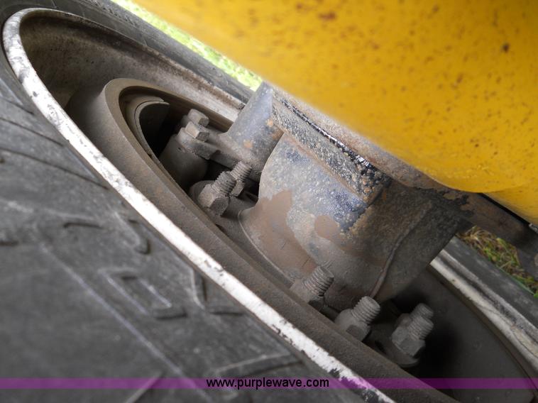 image for item C1129 2004 Freightliner ST120 semi truck