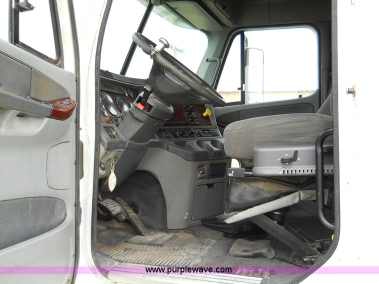 image for item C1129 2004 Freightliner ST120 semi truck