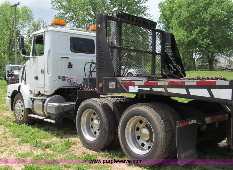 image for item F5065 1996 Volvo 64T semi truck