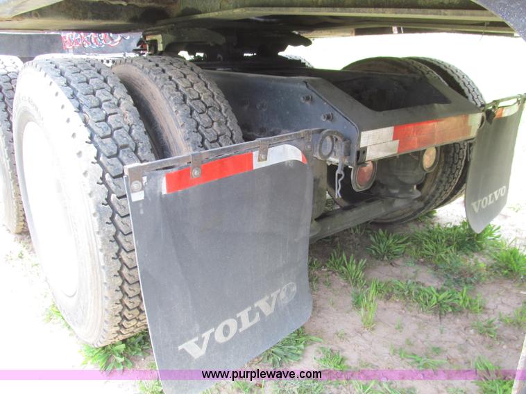 image for item F5065 1996 Volvo 64T semi truck