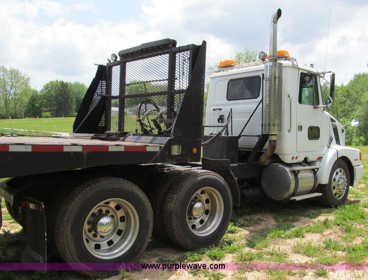 image for item F5065 1996 Volvo 64T semi truck