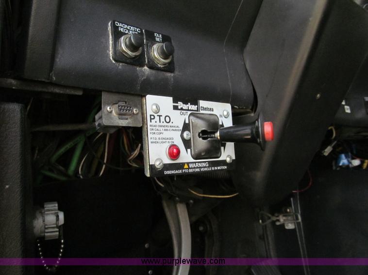 image for item F5065 1996 Volvo 64T semi truck