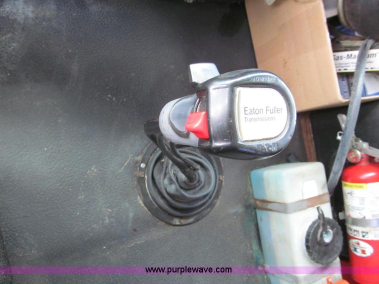 image for item F5065 1996 Volvo 64T semi truck