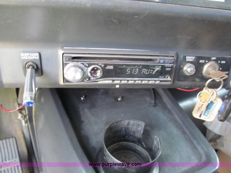 image for item F5065 1996 Volvo 64T semi truck