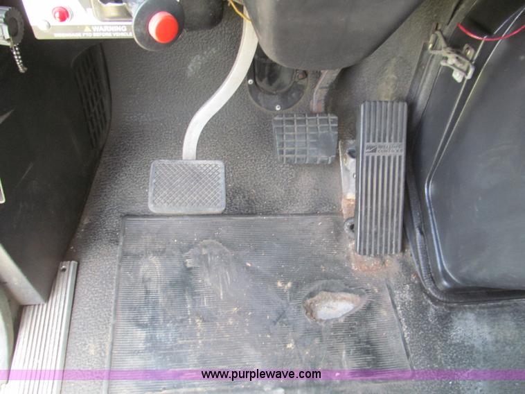 image for item F5065 1996 Volvo 64T semi truck