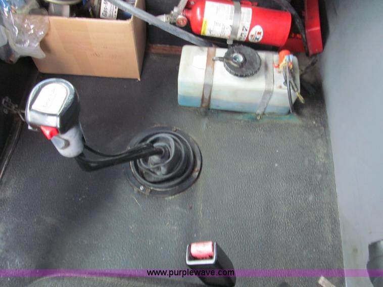 image for item F5065 1996 Volvo 64T semi truck