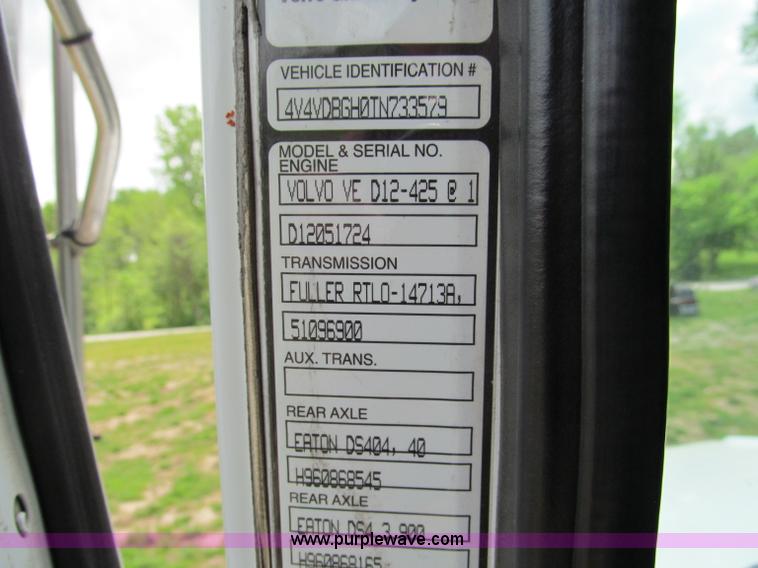 image for item F5065 1996 Volvo 64T semi truck