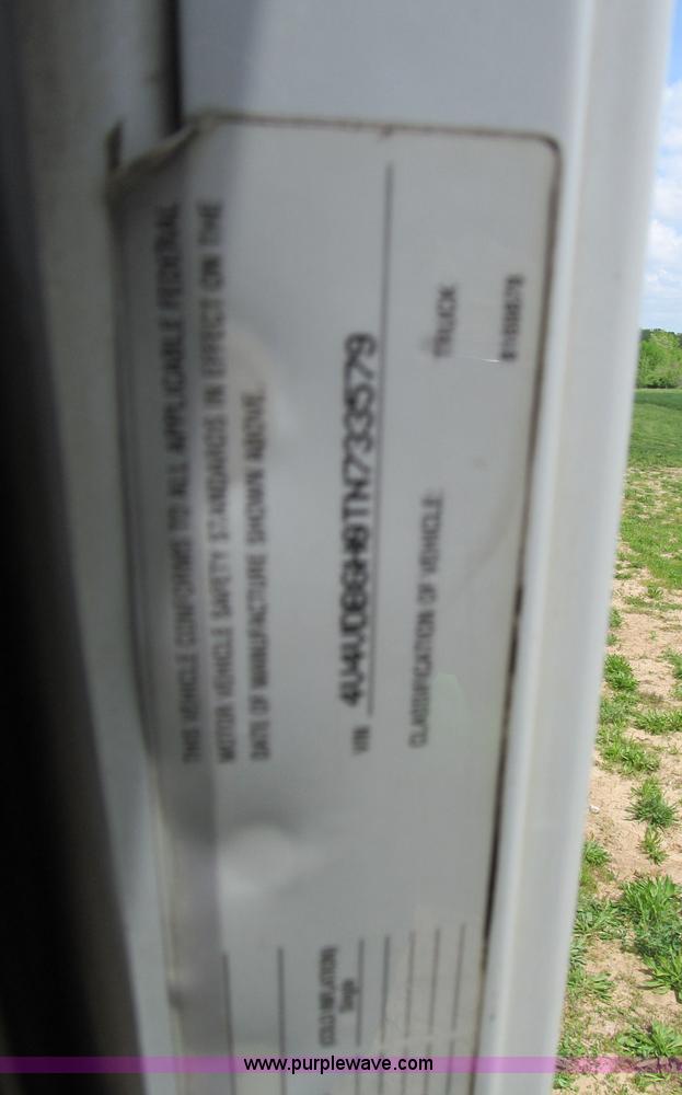 image for item F5065 1996 Volvo 64T semi truck