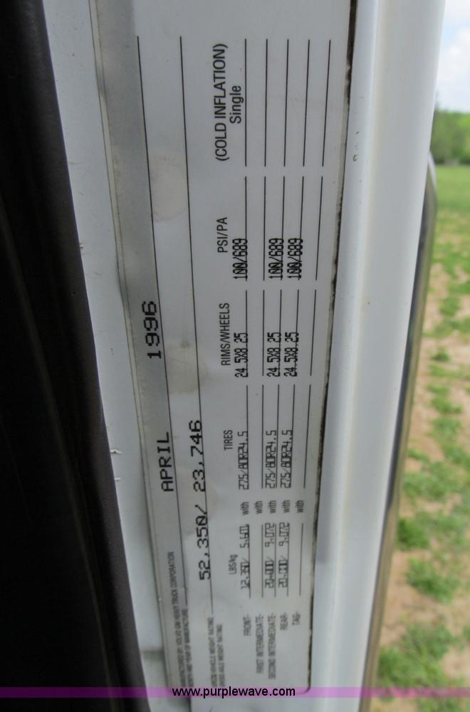 image for item F5065 1996 Volvo 64T semi truck