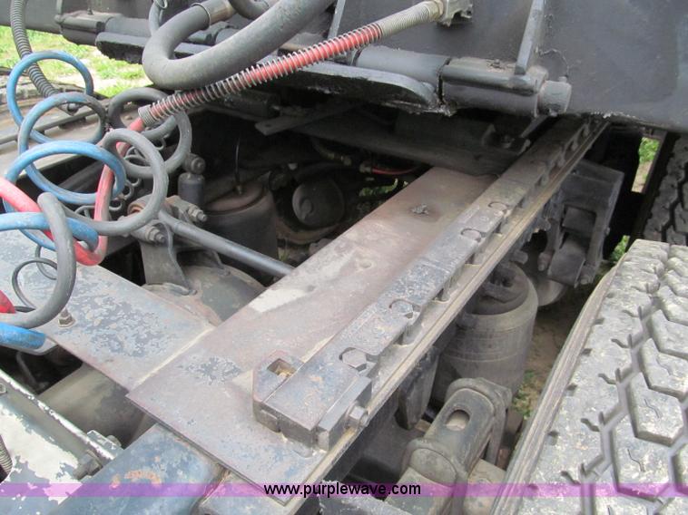 image for item F5065 1996 Volvo 64T semi truck