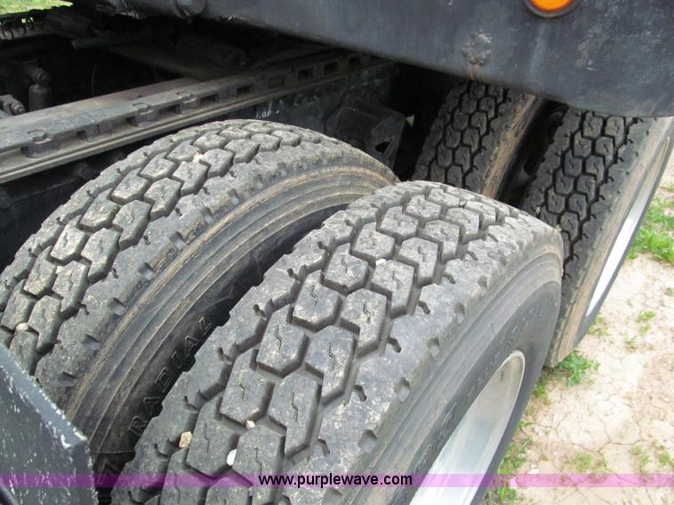 image for item F5065 1996 Volvo 64T semi truck