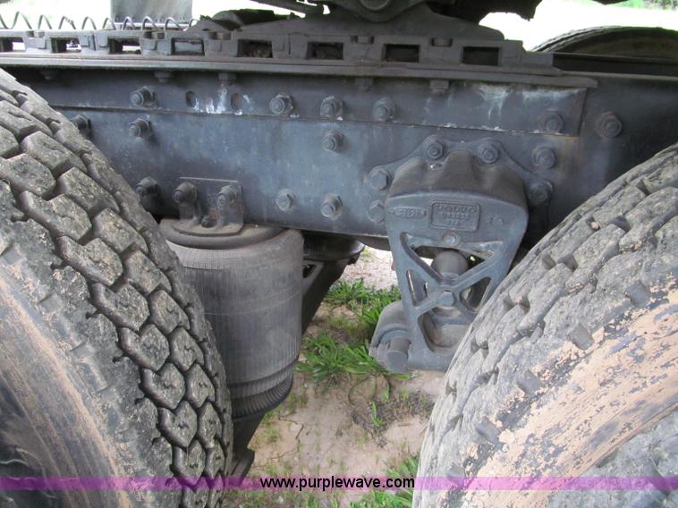 image for item F5065 1996 Volvo 64T semi truck