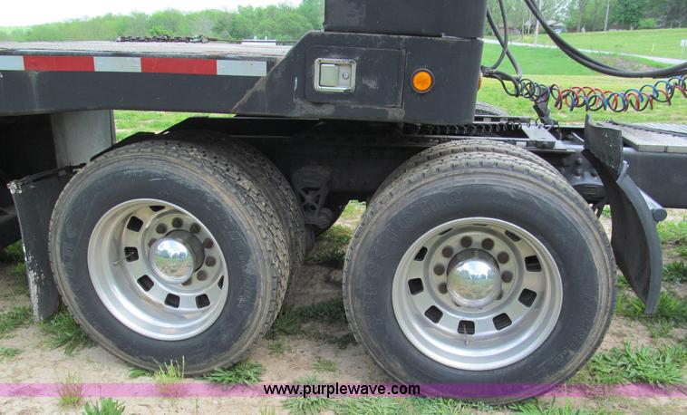 image for item F5065 1996 Volvo 64T semi truck