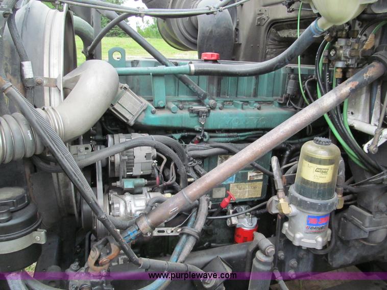 image for item F5065 1996 Volvo 64T semi truck