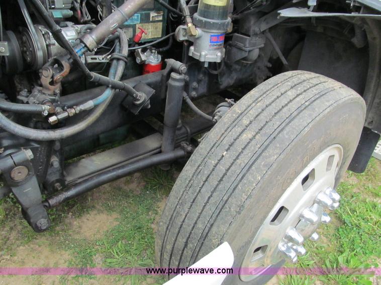 image for item F5065 1996 Volvo 64T semi truck