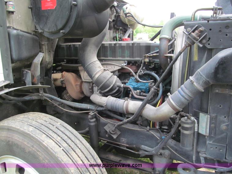 image for item F5065 1996 Volvo 64T semi truck