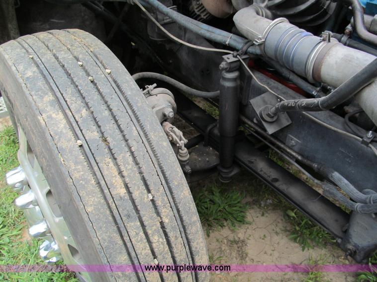 image for item F5065 1996 Volvo 64T semi truck