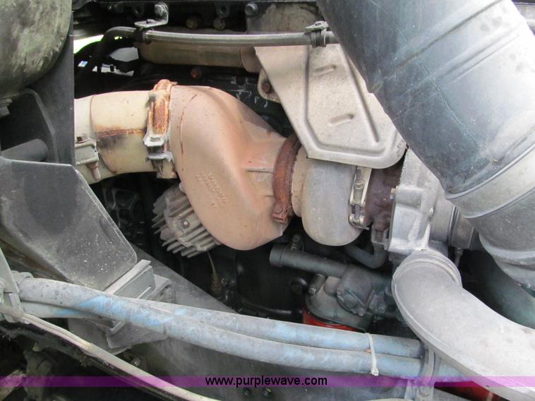 image for item F5065 1996 Volvo 64T semi truck