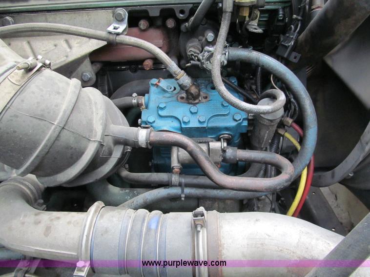 image for item F5065 1996 Volvo 64T semi truck