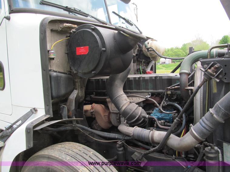 image for item F5065 1996 Volvo 64T semi truck