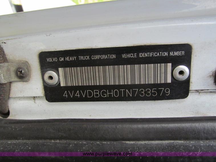 image for item F5065 1996 Volvo 64T semi truck