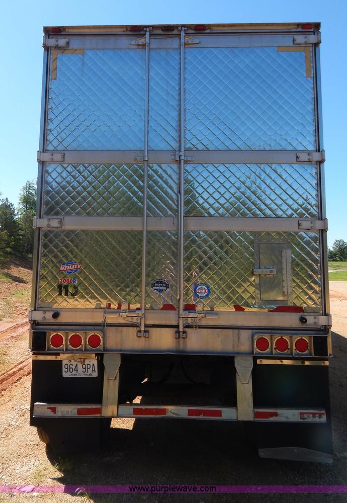 image for item G3211 2005 Utility 3000R 48' spread axle reefer trailer