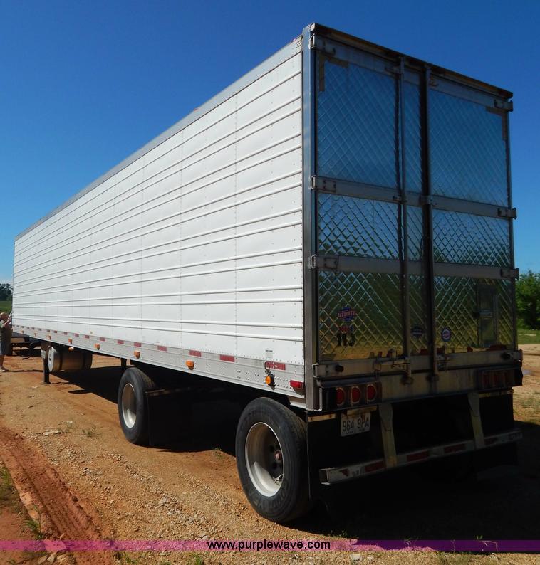 image for item G3211 2005 Utility 3000R 48' spread axle reefer trailer