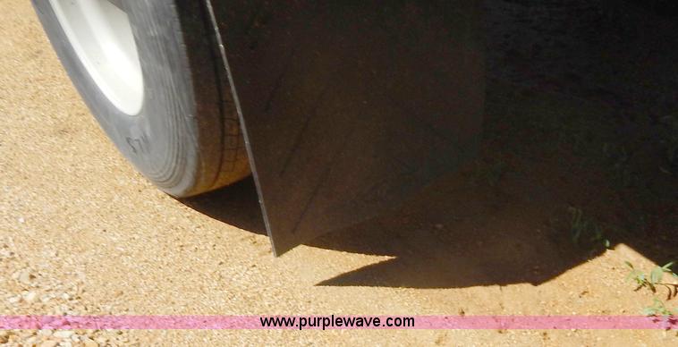 image for item G3211 2005 Utility 3000R 48' spread axle reefer trailer