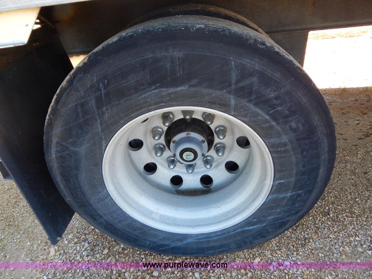 image for item G3211 2005 Utility 3000R 48' spread axle reefer trailer