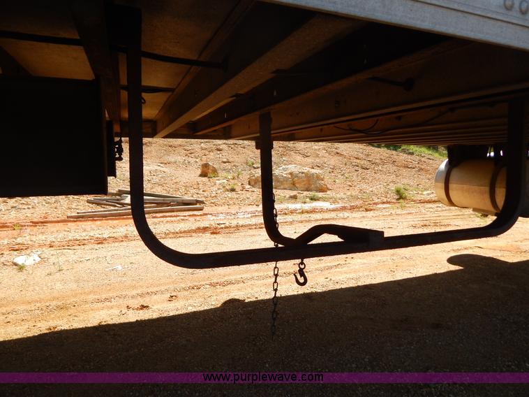 image for item G3211 2005 Utility 3000R 48' spread axle reefer trailer