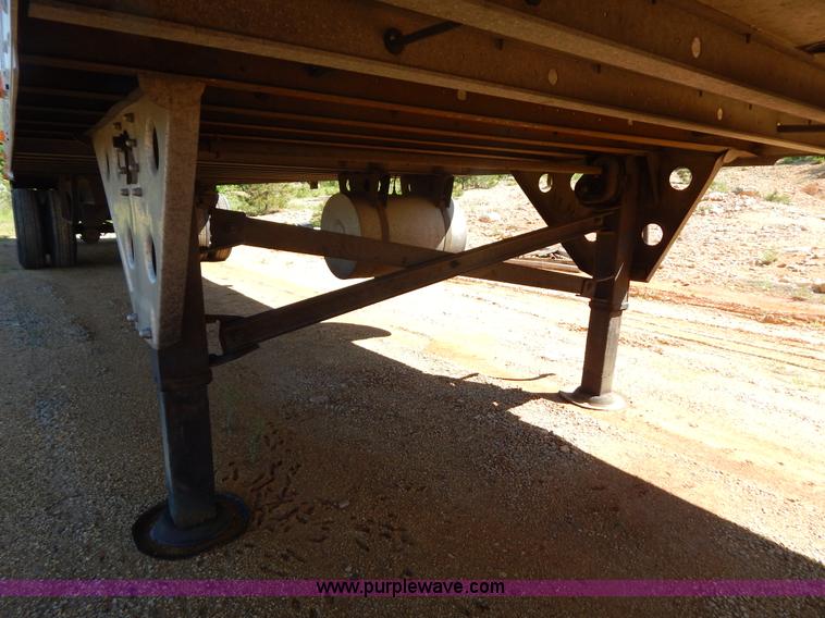 image for item G3211 2005 Utility 3000R 48' spread axle reefer trailer