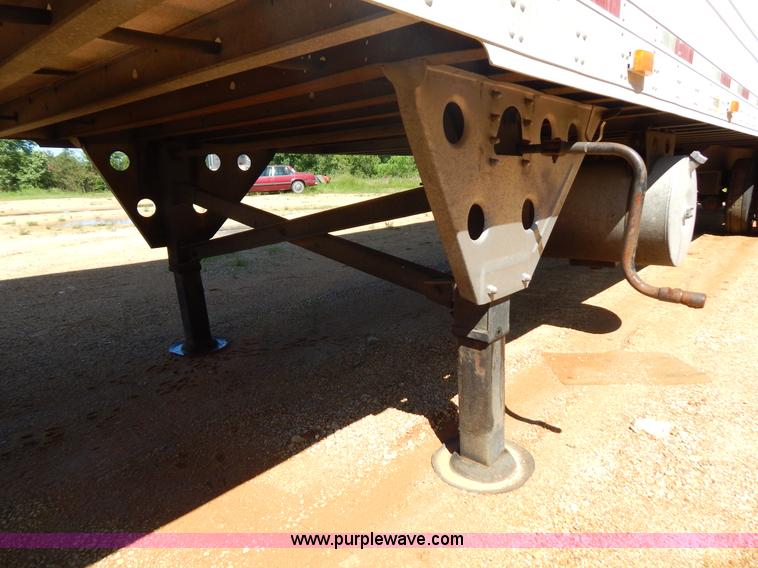 image for item G3211 2005 Utility 3000R 48' spread axle reefer trailer