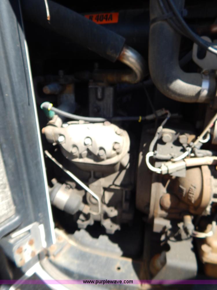 image for item G3211 2005 Utility 3000R 48' spread axle reefer trailer