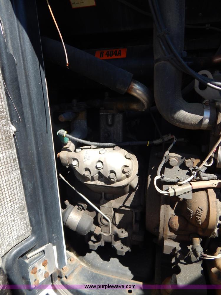 image for item G3211 2005 Utility 3000R 48' spread axle reefer trailer