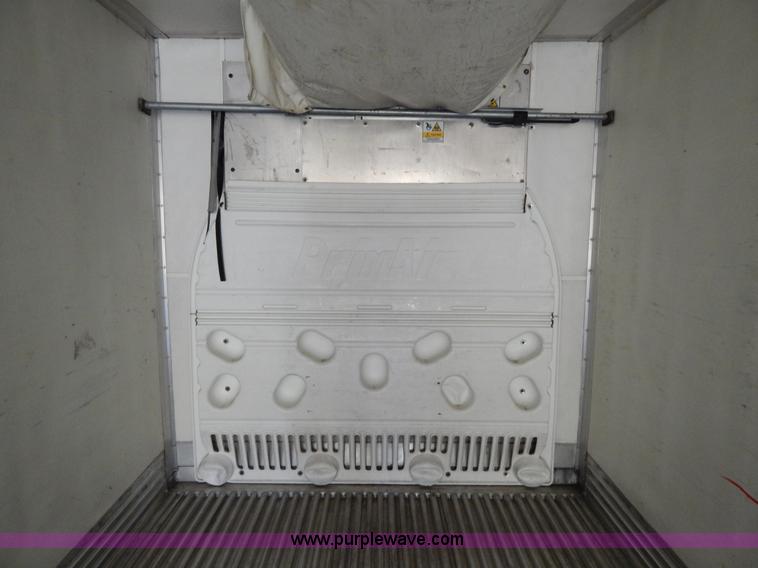 image for item G3211 2005 Utility 3000R 48' spread axle reefer trailer