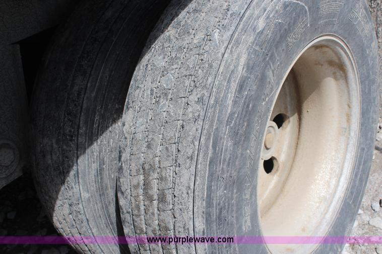 image for item G5211 2006 Trail King 42' belt trailer